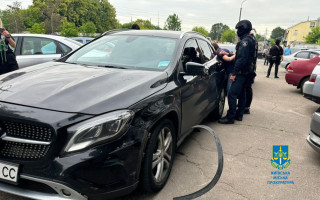 В Киеве разоблачили группу наркодилеров на Мерседесах с кокаином на 4 млн гривен