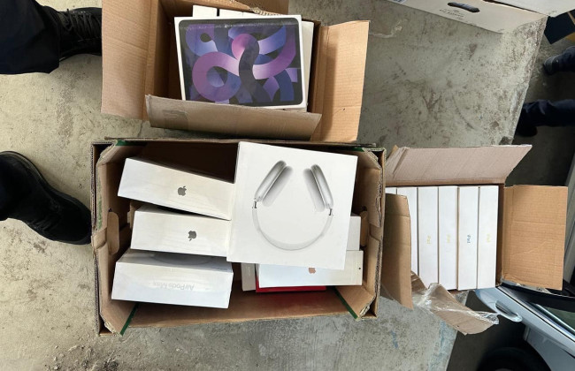 Жительница Львовщины пыталась провезти 40 гаджетов Apple под видом продуктов