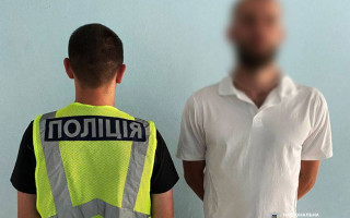У Києві розшукали чоловіка, який «випадково» запустив салют у Дарницькому районі