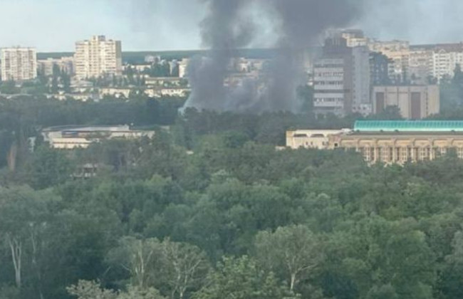 В Киеве произошел масштабный пожар на рынке «Юность», видео