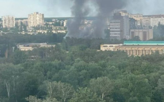 У Києві сталася масштабна пожежа на ринку «Юність», відео