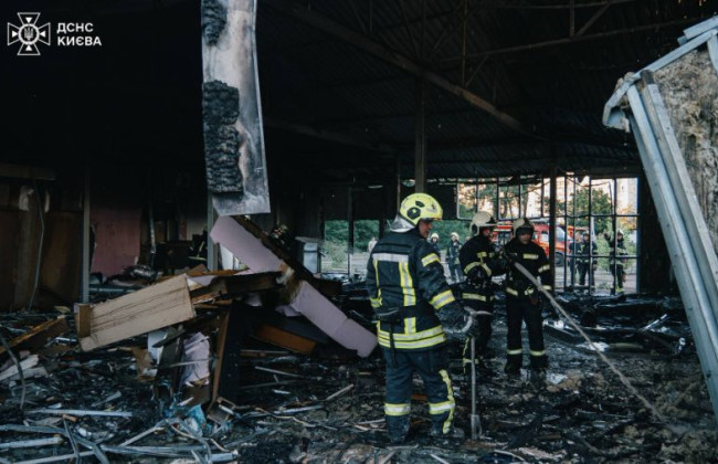 В Киеве на территории рынка произошел пожар, фото