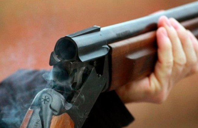 Ударил работника АЗС, а затем угрожал ружьем: в Борисполе суд отправил под домашний арест мужчину