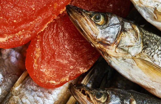 В Киеве зафиксирован случай ботулизма: мужчина съел икру вяленой рыбы, которую купил в киоске