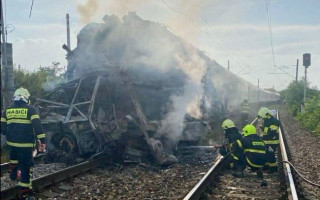У Словаччині потяг з українцями зіткнувся з автобусом: з’явилися відео з місця трагедії