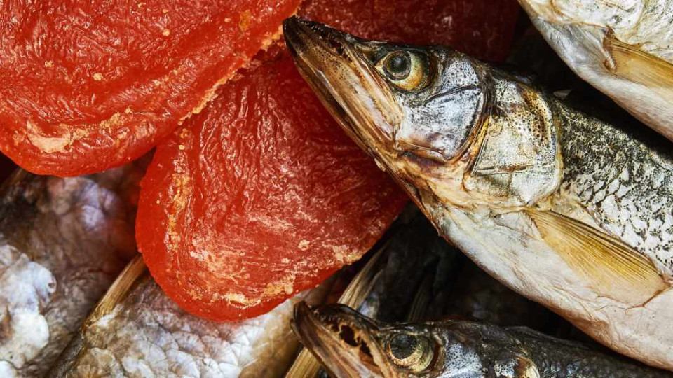 В Киеве зафиксирован случай ботулизма: мужчина съел икру вяленой рыбы, которую купил в киоске