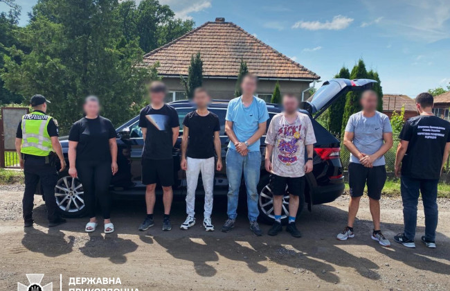 «Бизнесвумен» из Закарпатья за $12 тысяч везла уклонистов за границу