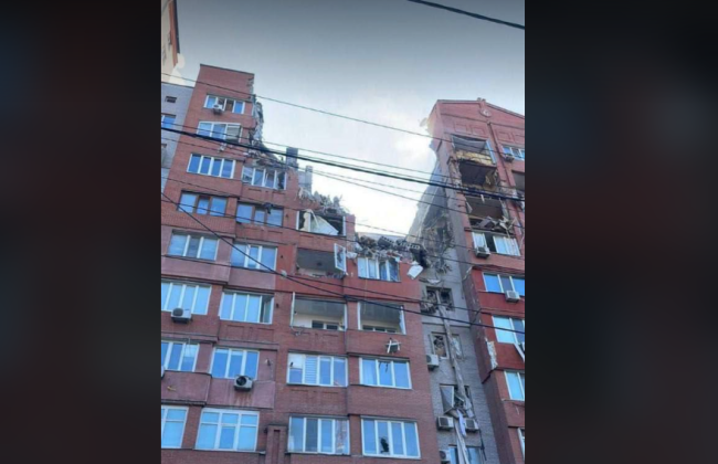 Россияне нанесли ракетный удар по девятиэтажке в Днепре: есть раненые, фото и видео