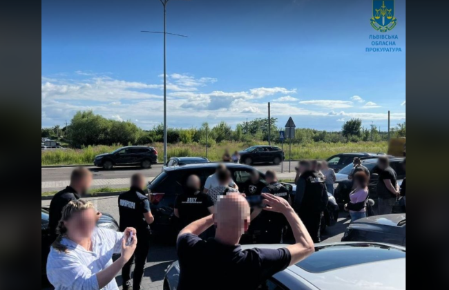 5000 долларов за «белый билет» для пересечения границы: во Львове подозревают мужчину