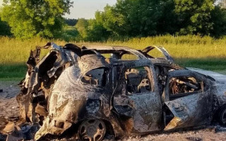 На Сумщині ворог вдарив дроном по авто поліцейських, фото