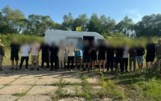 На Закарпатті затримали 17 ухилянтів, які втікали в Угорщину на мікроавтобусі