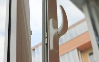 У Києві двоє однокласників впали з багатоповерхівки