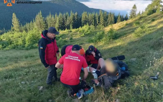 У Карпатах рятувальники допомогли травмованому туристу