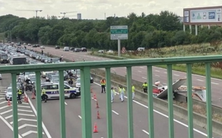 У Франції літак зачепився за високовольтну лінію: всі люди, які були на борту, загинули