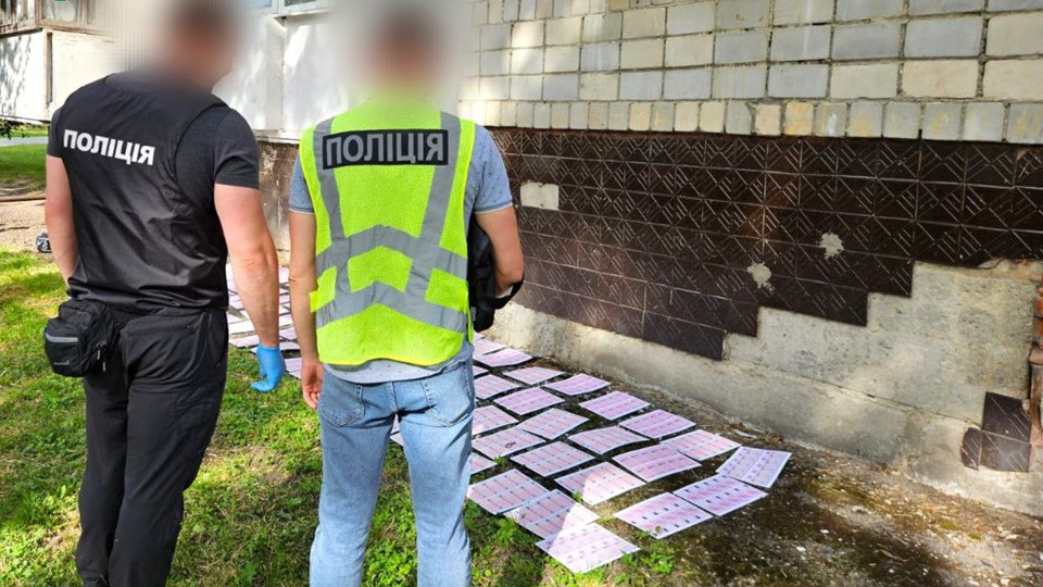 В Хмельницкой области разоблачили преступников, изготовлявших фальшивые документы военнообязанным и иностранцам