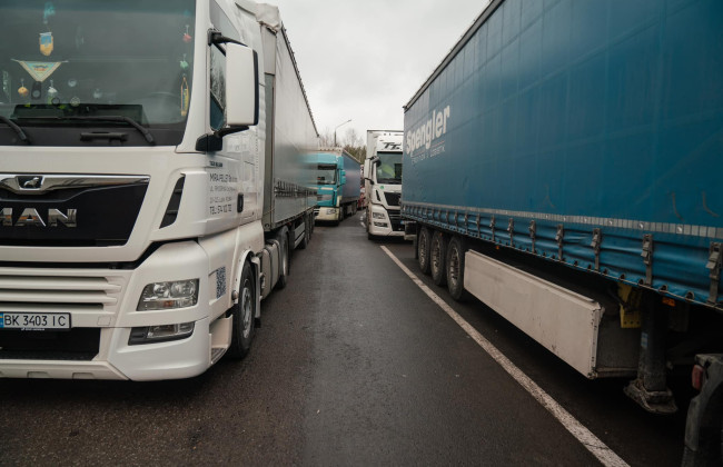 Польша приостановила пропуск украинских фур: в ситуацию вмешалась Еврокомиссия