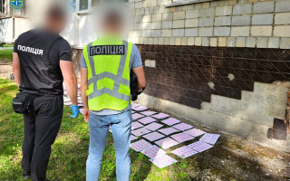 На Хмельниччині викрили злочинців, які виготовляли фальшиві документи військовозобов'язаним та іноземцям