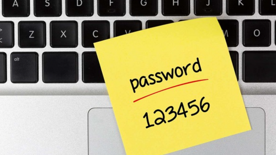Як створити надійний пароль, щоб краще захистити свої дані: поради кіберполіції