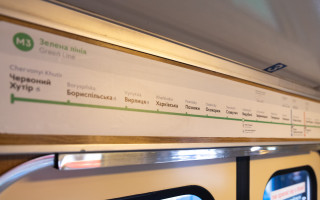 У Києві пояснили, що робити, якщо пасажир метрополітену впав на колії