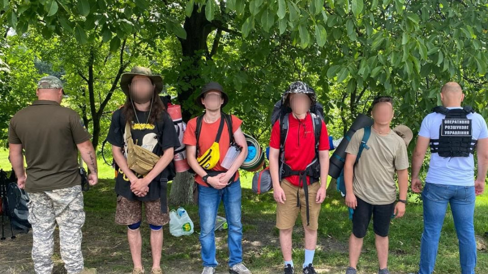 Туристы по легенде: на Закарпатье поймали трех украинцев и россиянина