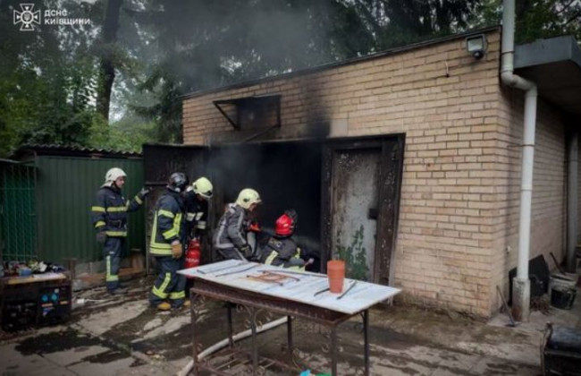 В Киевской области генератор едва не сжег дом, фото