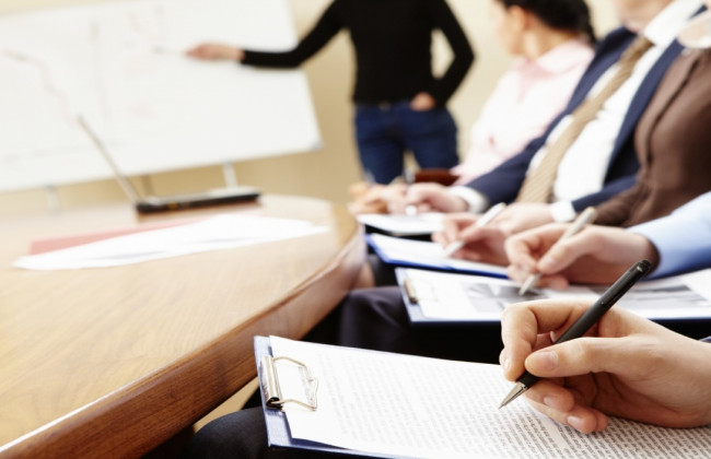 Обучение по вопросам охраны труда: какие сроки для должностных лиц и работников