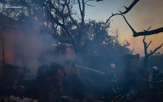 На Миколаївщині масштабна пожежа сухостою перекинулася на житлові будинки – ДСНС