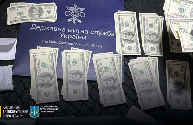 Чиновников таможни разоблачили на взятке за «помощь» в беспрепятственном прохождении таможенного контроля