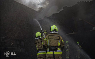 На столичному Подолі масштабна пожежа: фото