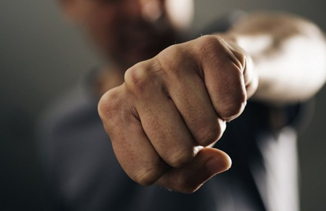 Мужчина избил знакомого, из-за чего тот впоследствии умер, но свою причастность возражал: как его наказали