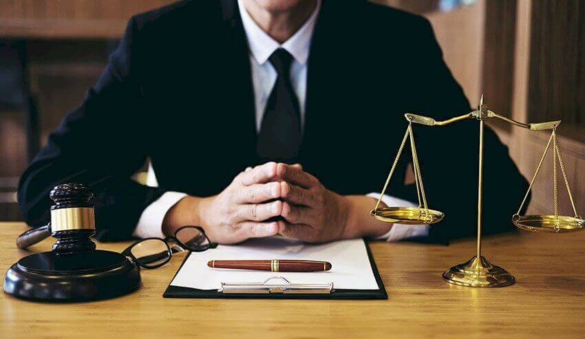 Условия и размер уплаты ЕСВ адвокатом, осуществляющим независимую профессиональную деятельность: позиция КАС ВС
