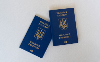 Які послуги доступні українцям за кордоном: перелік