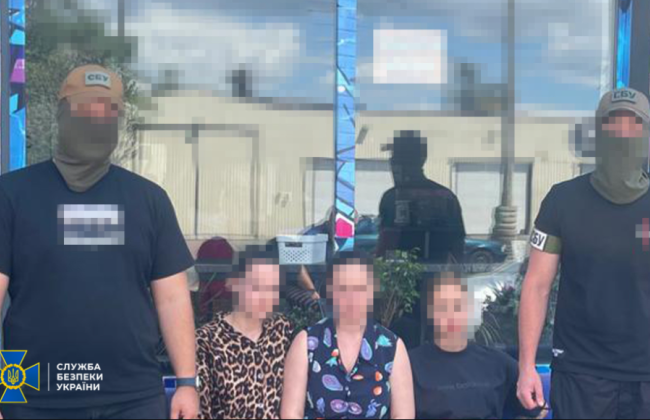 Притворялись, будто делают селфи во время прогулок: СБУ задержала трех женщин, корректировавших ракетные удары рф по Одессе