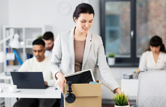 Можно ли перевести работника на другую должность во время пребывания в отпуске: ответ Гоструда