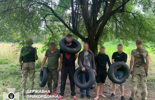 Очередных пловцов на надувных кругах поймали возле Тисы