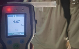 На Великій Кільцевій дорозі в Києві водій влетів в металеву огорожу і дивом не постраждав