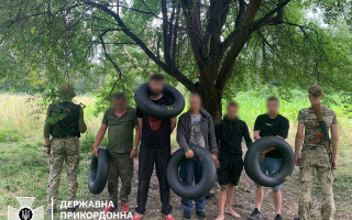 Чергових плавців на надувних колах спіймали біля Тиси