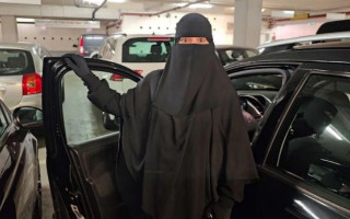 У Німеччині мусульманка судиться з владою, щоб їздити в нікабі за кермом авто