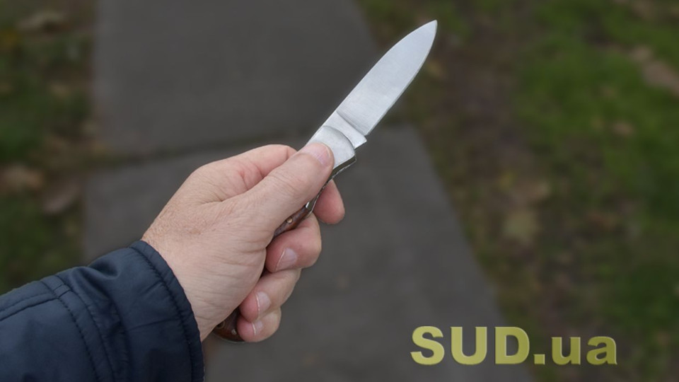 В Чернигове мужчина бросался на людей с ножом: есть пострадавший