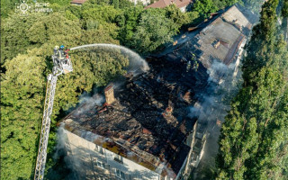 У Києві сталася масштабна пожежа у багатоповерхівці, фото та відео