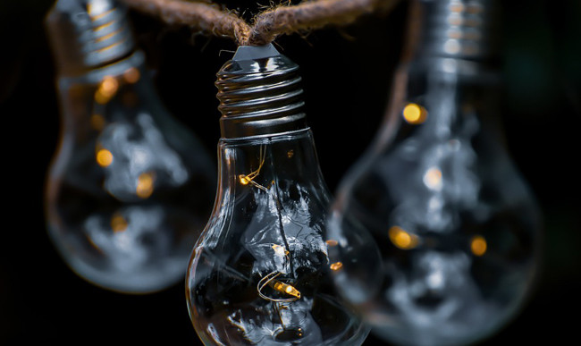 Стало известно, почему на выходных было меньше отключений света, чем планировалось