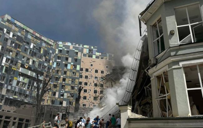 Под ракетный удар попала детская больница «Охматдет» в Киеве: пострадали дети, фото