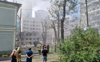 Удар по «Охматдиту»: вибухова хвиля відкинула лікаря, який в момент атаки робив операцію, відео