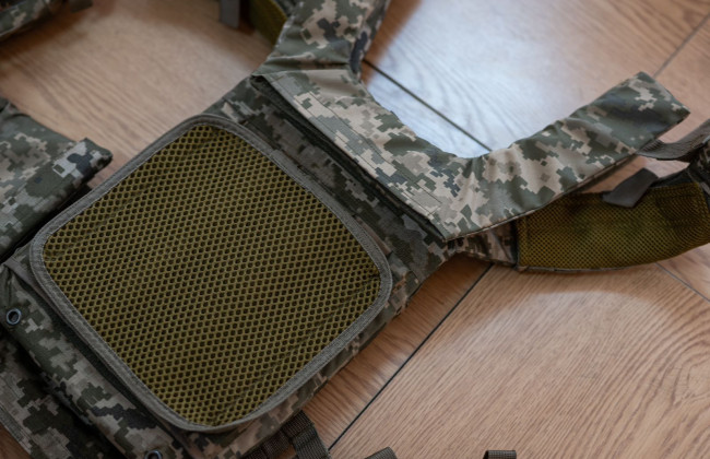 Минобороны тестирует новый облегченный бронежилет для штурмовиков