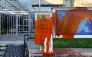 У Празі посольство росії облили червоною рідиною: відео