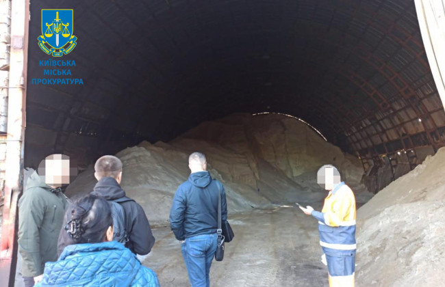 Закупили не ту соль, переплатив 5,5 млн гривен: подрядчику объявлено подозрение