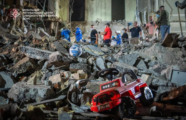 Во время разборов завалов в Киеве обнаружено тело мальчика