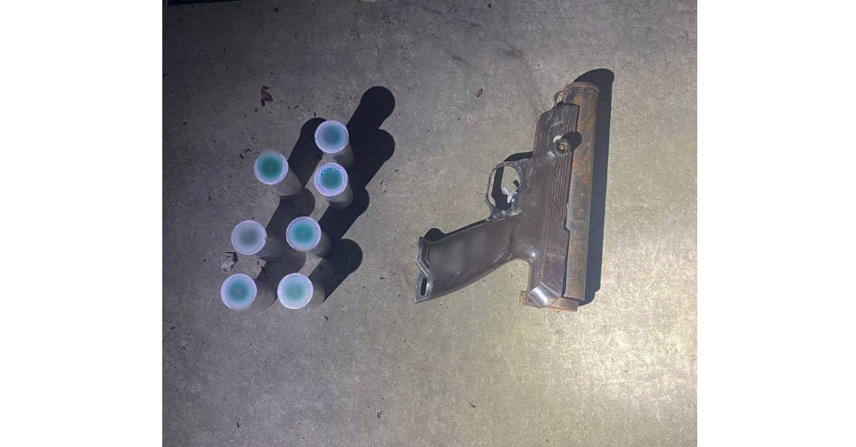 В Шевченковском районе Киева мужчина нашел пистолет и патроны к нему, фото