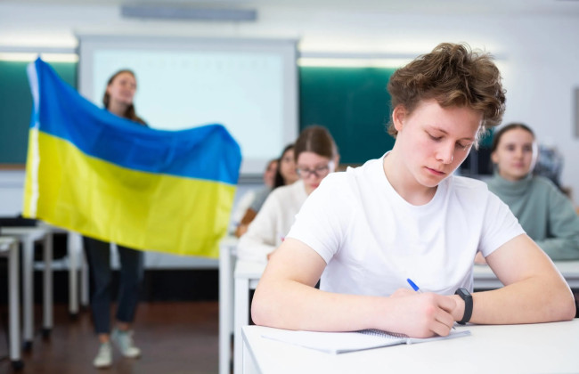 Кабмин отсрочил взятие на военный учет студентов, выехавших за границу с ТОТ или территории активных боевых действий