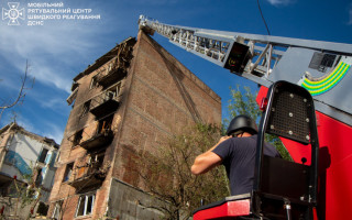 Долю п’ятиповерхівки на Сирці у Києві, куди влучила російська ракета, вирішуватиме спеціальна комісія, — КМВА
